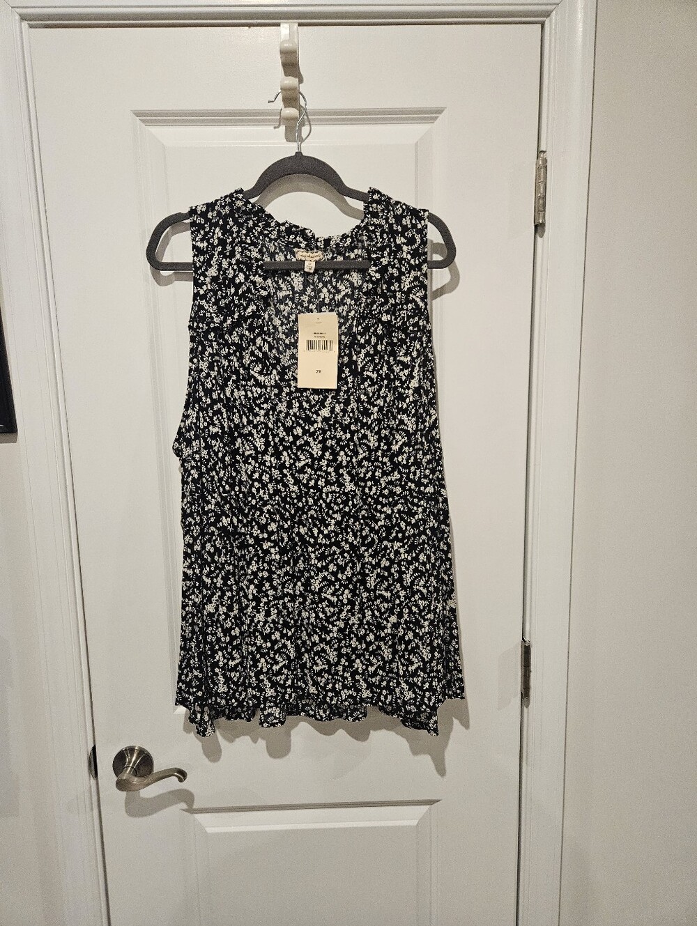 Eyeshadow Black and White Floral Top